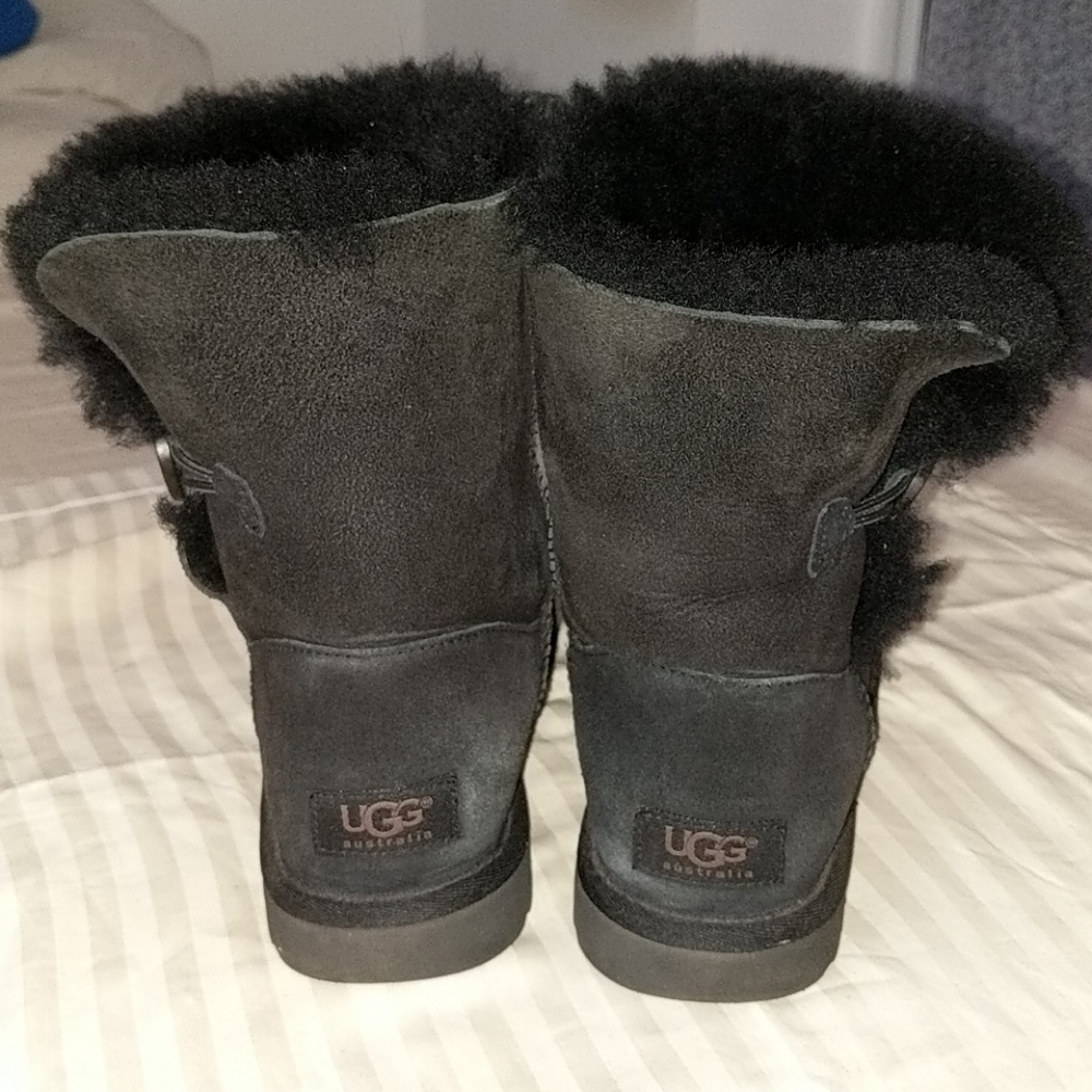 UGG Bailey Button - Picture 3 of 8